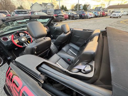 Used 2010 Ford Mustang GT Premium image 29