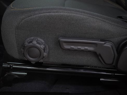 Used 2025 Jeep Wrangler Sahara image 28