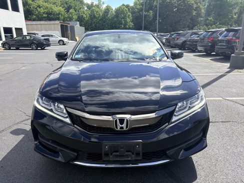 Used 2017 Honda Accord EX-L image 2