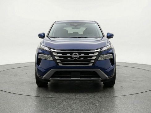 Used 2025 Nissan Rogue SV AWD/4WD image 2
