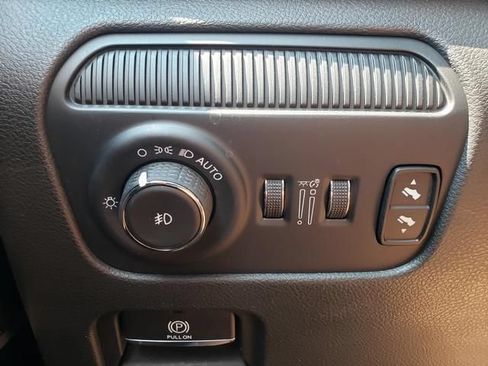 Used 2024 Jeep Wagoneer L Series III w/ Premium Group I AWD/4WD image 31