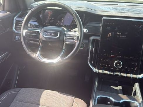 Used 2025 GMC Acadia Elevation image 29