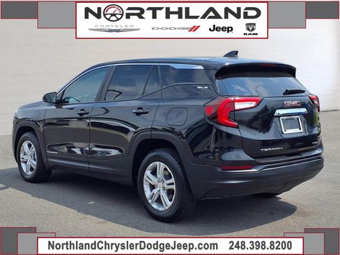 Used 2024 GMC Terrain SLE AWD/4WD image 2