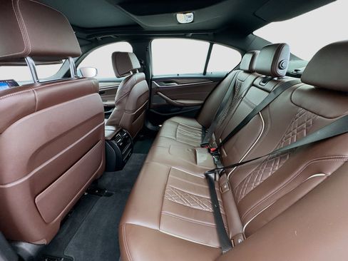 Used 2021 BMW 530e xDrive w/ Executive Package image 16