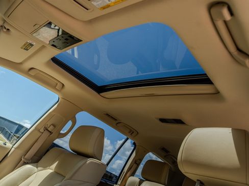 Used 2020 Lexus LX 570 4WD w/ Luxury Package image 28