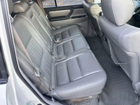 Used 2005 Toyota Land Cruiser image 27