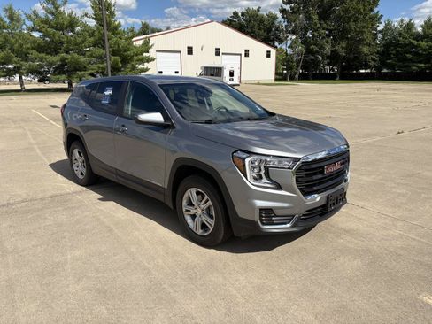 Used 2024 GMC Terrain SLE AWD/4WD image 2