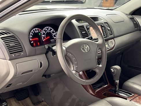 Used 2005 Toyota Camry XLE FWD image 17
