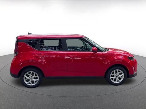 Used 2025 Kia Soul LX w/ LX Technology Package FWD image 16
