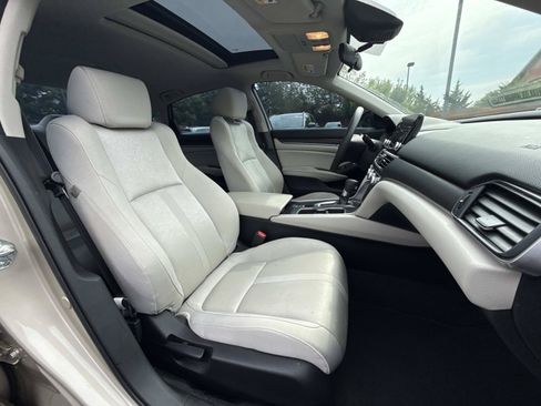 Used 2018 Honda Accord EX image 13