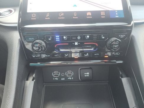 New 2025 Jeep Grand Cherokee Limited w/ Luxury Tech Group II image 7