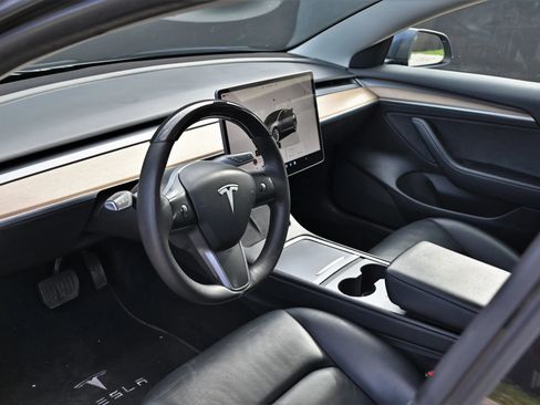 Used 2023 Tesla Model 3 Standard Range RWD image 17