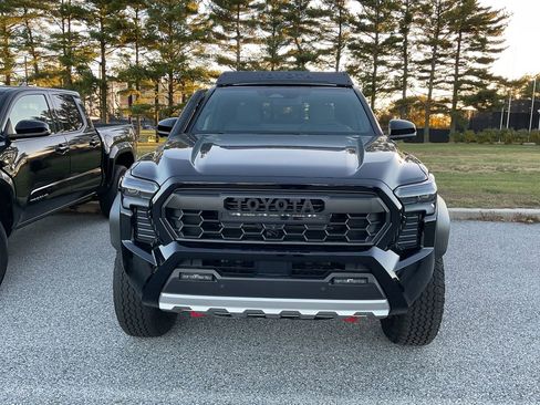 Used 2025 Toyota Tacoma Trailhunter image 3