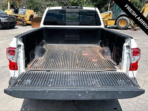 Used 2017 Nissan Titan S AWD/4WD image 13