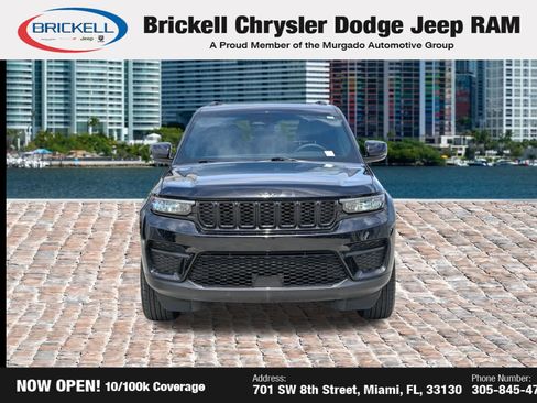Used 2024 Jeep Grand Cherokee Altitude AWD/4WD image 2