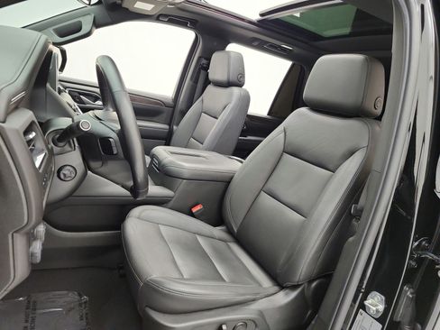 Used 2022 Chevrolet Tahoe Z71 w/ Luxury Package AWD/4WD image 10