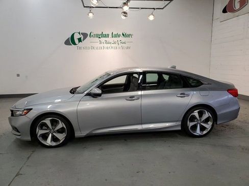 Used 2018 Honda Accord Touring image 3