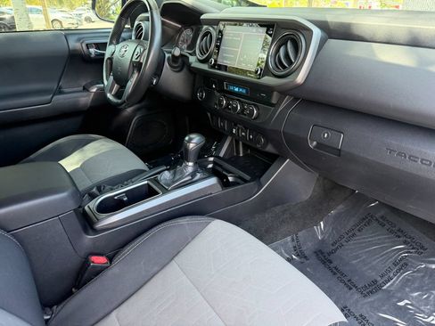 Used 2022 Toyota Tacoma TRD Off-Road RWD image 10