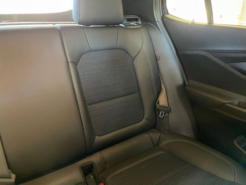 Used 2025 Buick Envista Preferred image 32