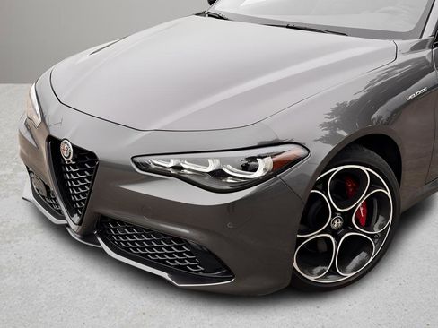 Used 2024 Alfa Romeo Giulia Veloce AWD/4WD image 26
