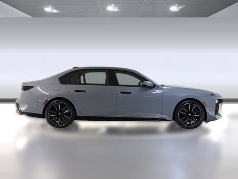 New 2026 BMW 740i w/ Premium Package RWD image 8