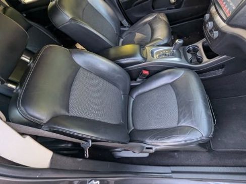 Used 2020 Dodge Journey Crossroad FWD image 19