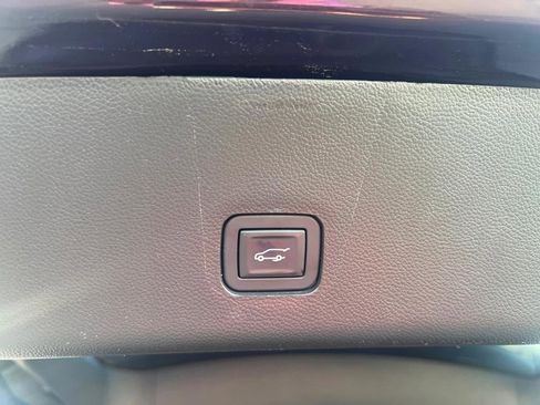 Used 2019 Chevrolet Traverse LT image 8