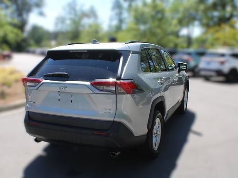 Used 2019 Toyota RAV4 XLE w/ Convenience Package AWD/4WD image 12