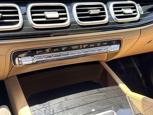 Used 2024 Mercedes-Benz GLS 580 4MATIC image 26