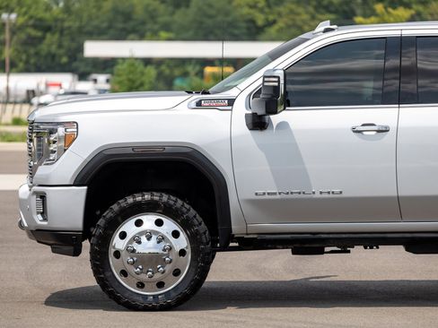Used 2022 GMC Sierra 3500 Denali w/ Denali Ultimate Package AWD/4WD image 18