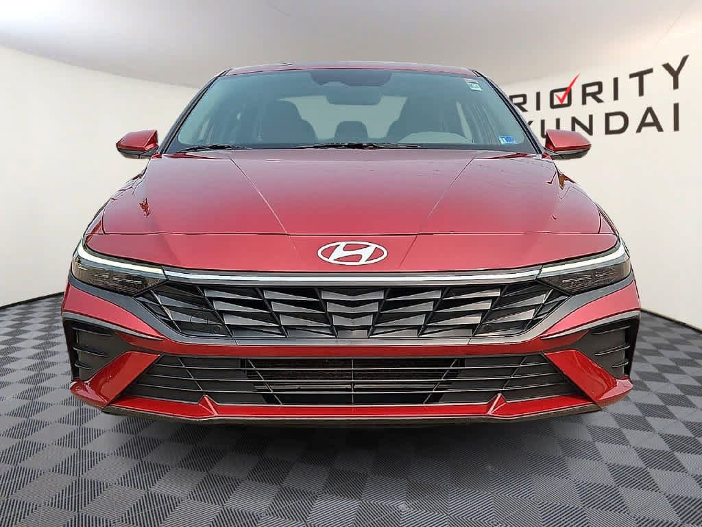 Used 2024 Hyundai Elantra SEL FWD image 2