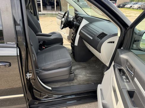 Used 2008 Dodge Grand Caravan SXT FWD image 12