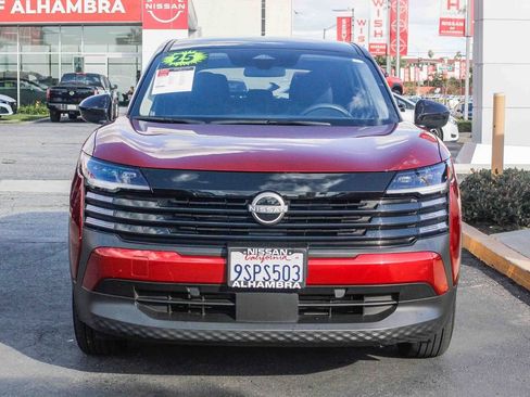 Certified 2025 Nissan Kicks SV image 3