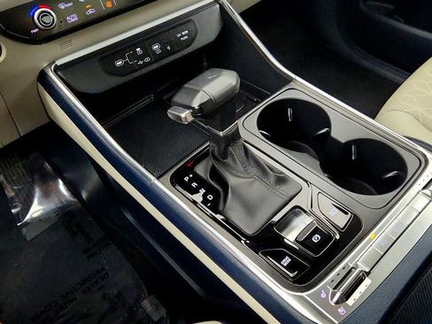 Used 2025 Kia Carnival SX w/ SX Dark Edition Package FWD image 18