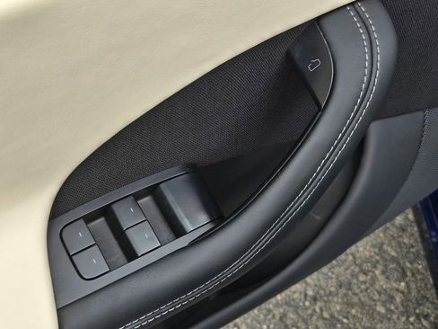 Used 2022 Tesla Model S image 11