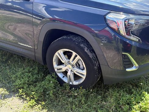 Used 2019 GMC Terrain SLE w/ Driver Convenience Package AWD/4WD image 2