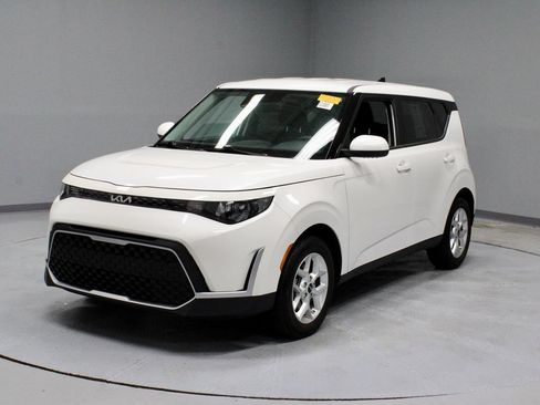 Used 2024 Kia Soul LX w/ Option Group 015 FWD image 6