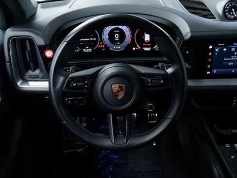 Used 2024 Porsche Cayenne Turbo image 13