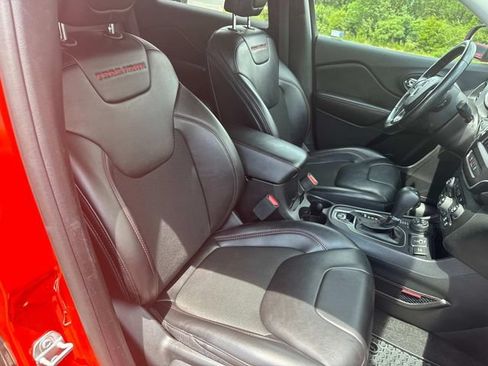 Used 2021 Jeep Cherokee Trailhawk AWD/4WD image 23