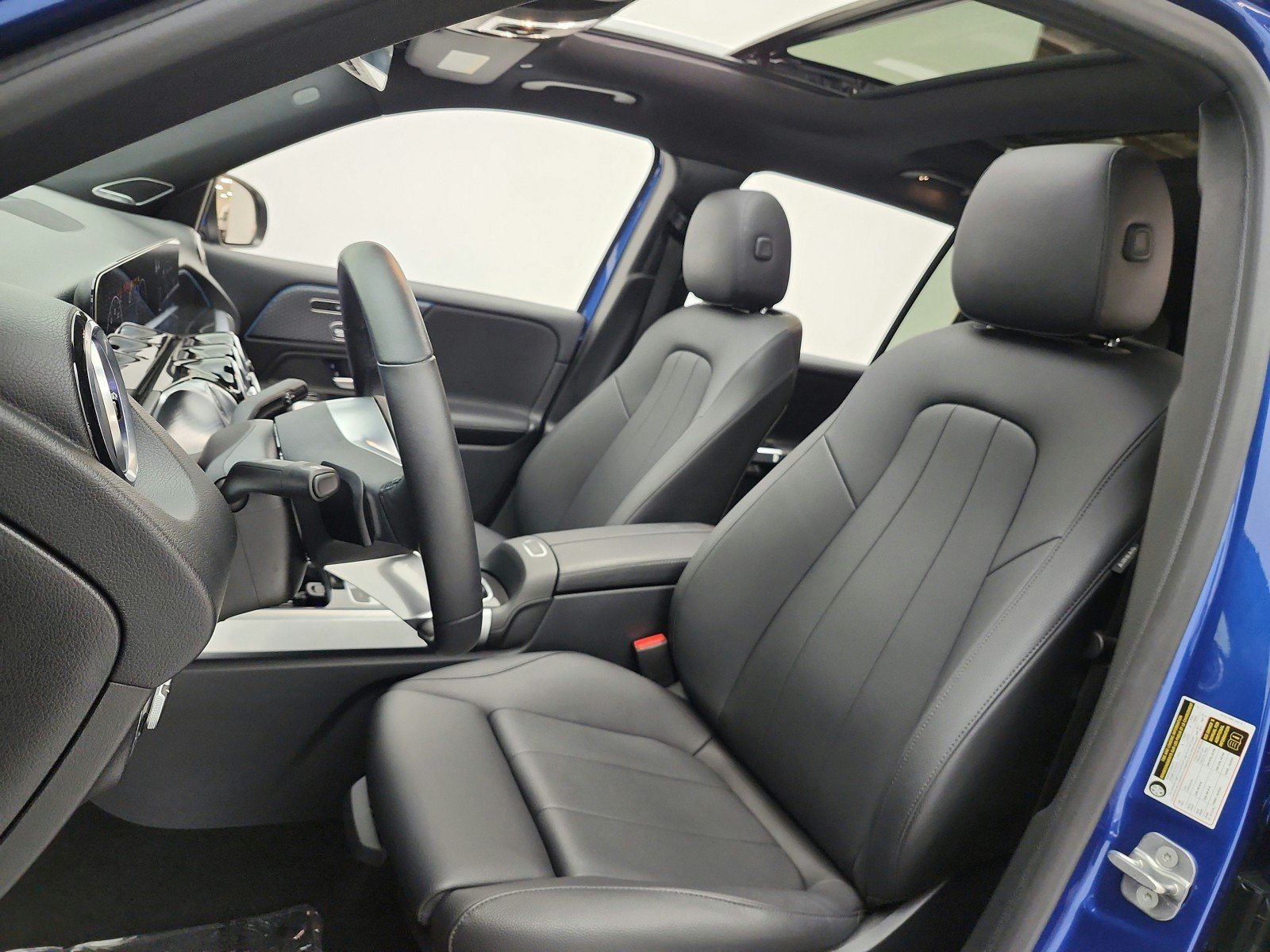 Used 2024 Mercedes-Benz GLB 250 4MATIC image 10