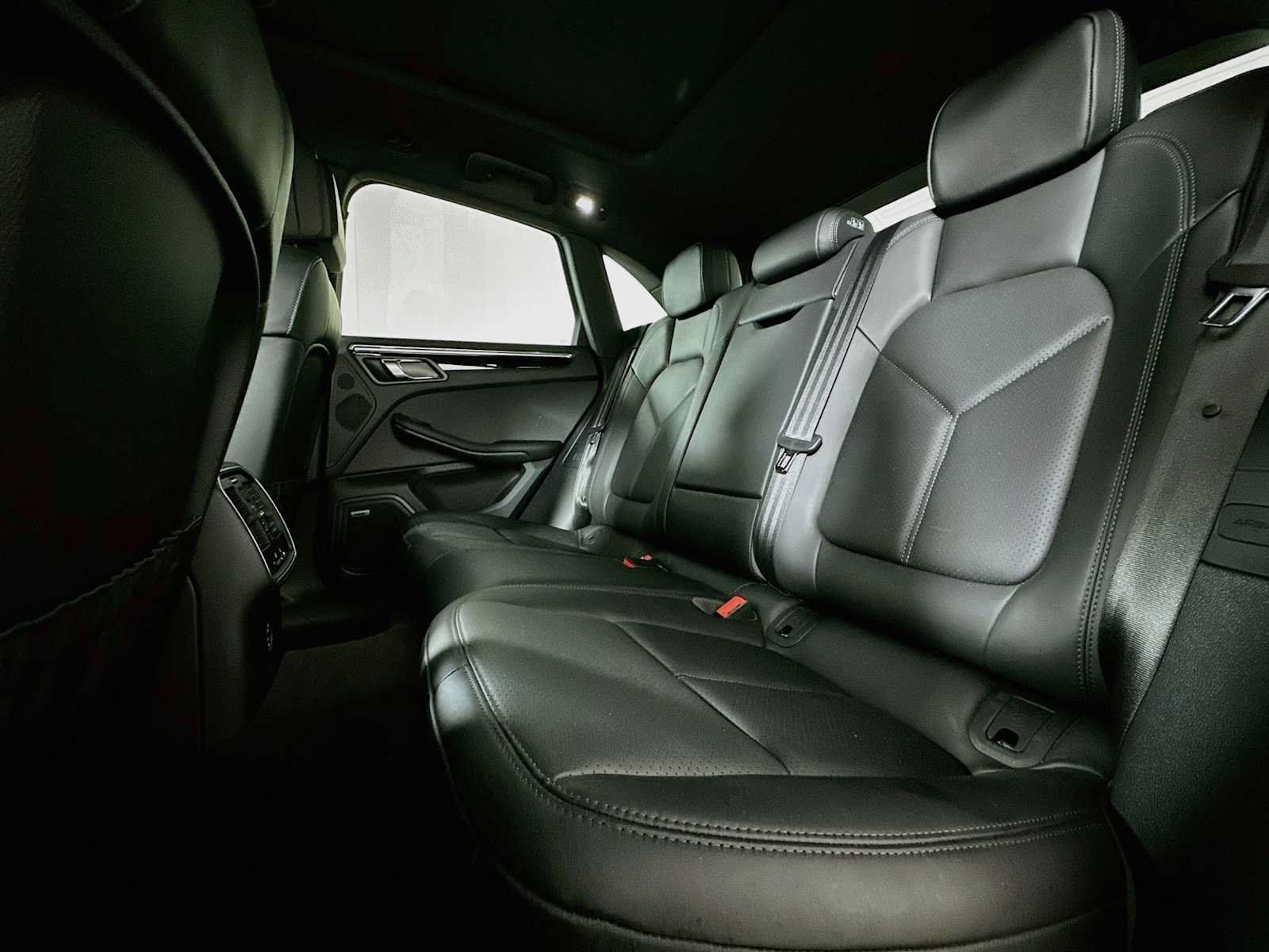 Certified 2026 Porsche Macan AWD/4WD image 23
