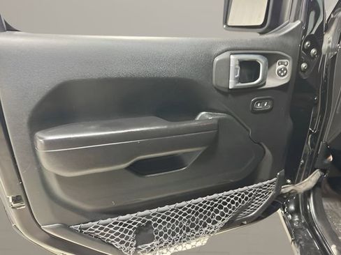 Used 2020 Jeep Gladiator Sport w/ Technology Group AWD/4WD image 14