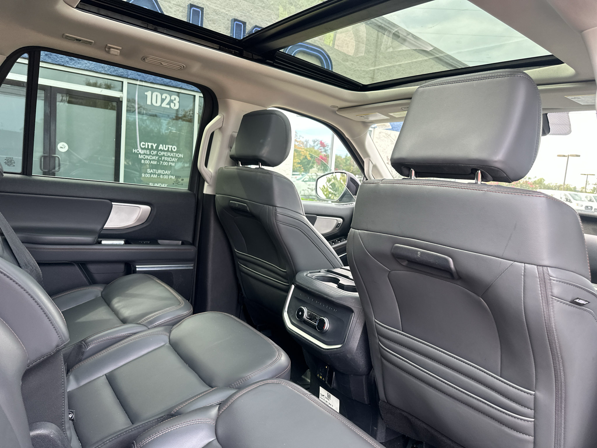 Used 2025 Ford Expedition Active AWD/4WD image 14