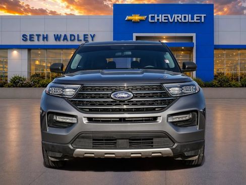 Used 2022 Ford Explorer XLT w/ Equipment Group 202A AWD/4WD image 2