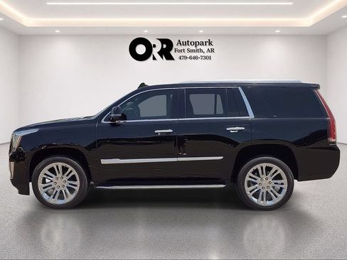 Used 2020 Cadillac Escalade Luxury w/ LPO, Radiant Package AWD/4WD image 3