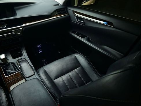 Used 2016 Lexus ES 350 w/ Luxury Package w/Wood Trim image 14