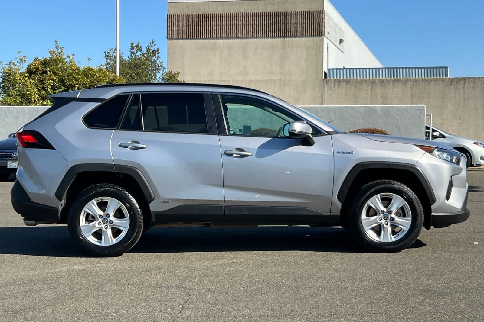 Used 2021 Toyota RAV4 LE AWD/4WD image 6