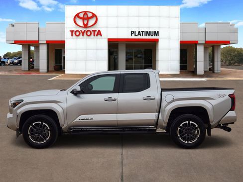 Used 2024 Toyota Tacoma TRD Sport image 3