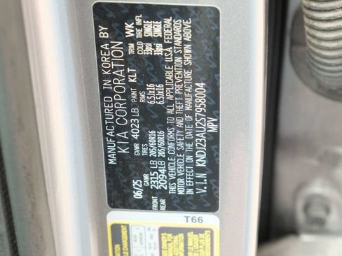 Used 2025 Kia Soul LX FWD image 9
