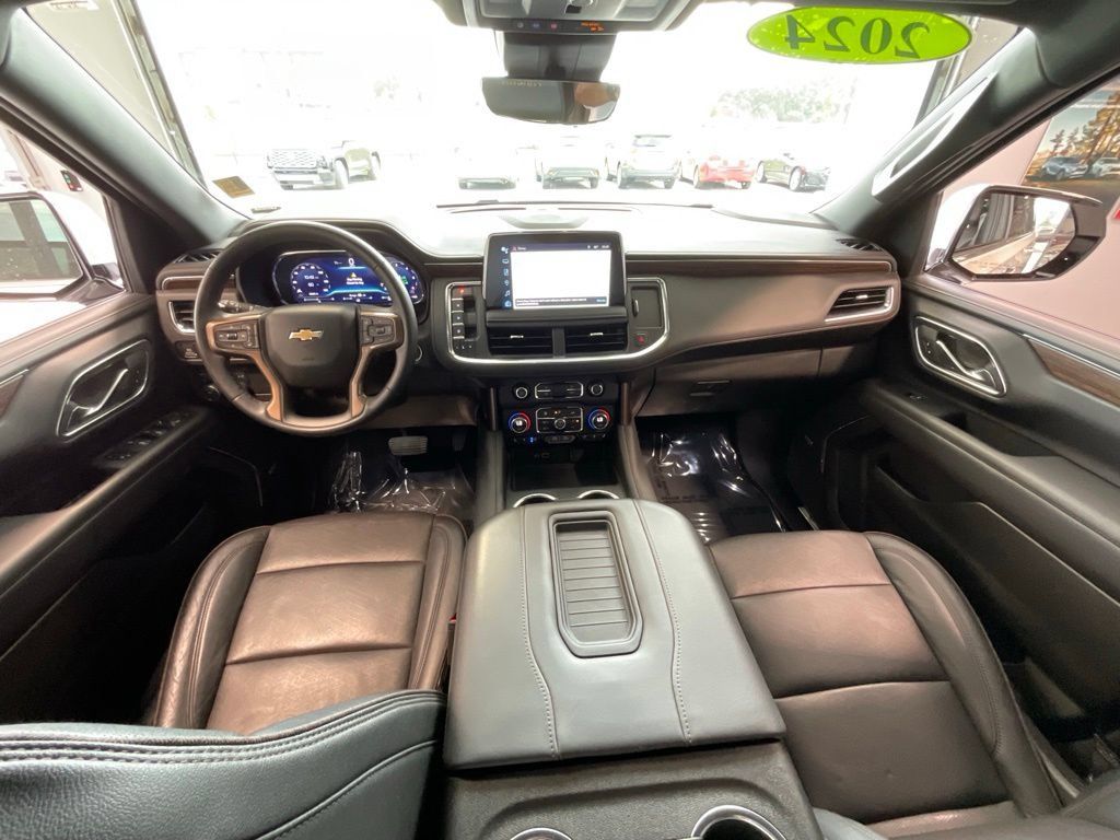 Used 2024 Chevrolet Tahoe High Country AWD/4WD image 7
